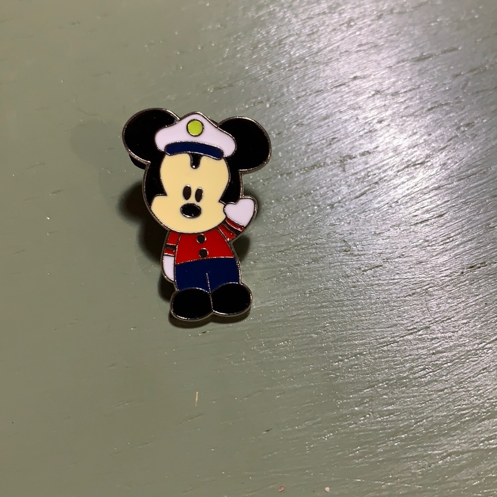 Cruise line Mickey pin